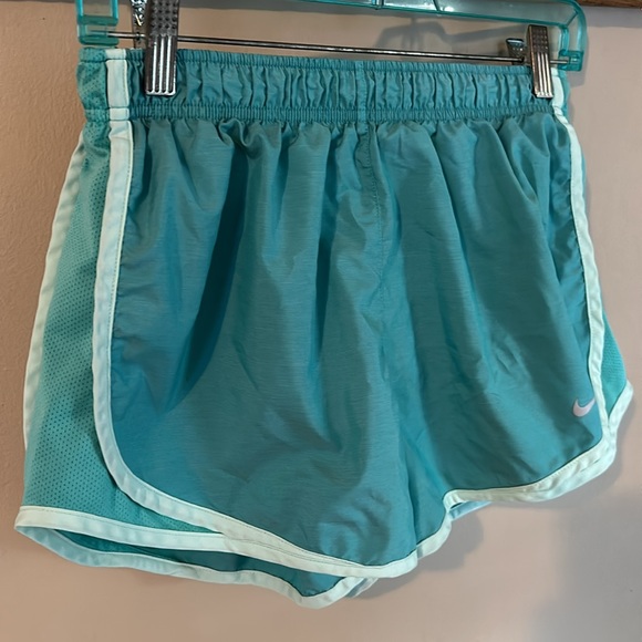 Host Pick ✨ Women’s Nike Shorts - Picture 3 of 8